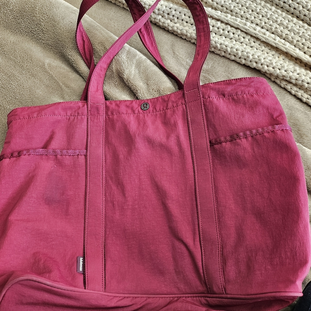 Lululemon tote bag